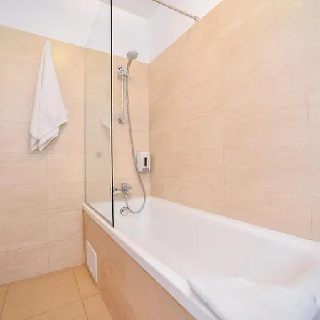 Park Apartment-cismigiu Garden 公寓 布加勒斯特
