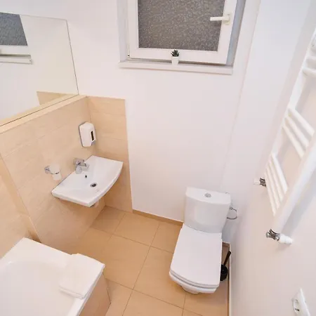 Park Apartment-cismigiu Garden * 布加勒斯特